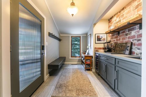 705 Conifer, Truckee CA  96161-3924 exterior