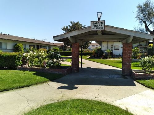 615 Euclid St, Santa Ana CA  92703-2417 exterior