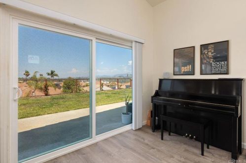 1950 Cherrywood St, Vista CA exterior