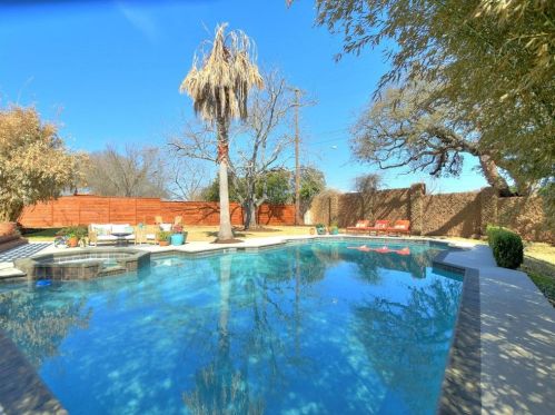 1406 Cardinal Hl Dr, Austin TX  78758-2705 exterior