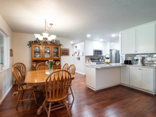 2221 Arbor Way, Turlock, CA 95380-2803