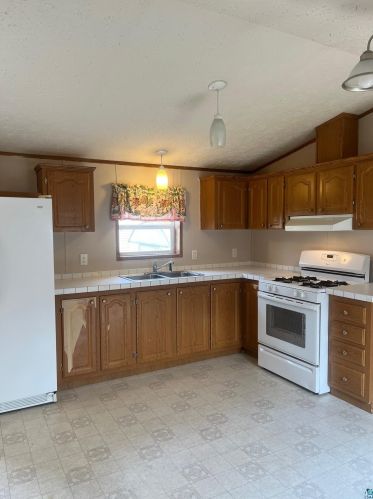 5085 Alpine Dr, Duluth, MN 55811-1408