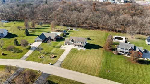 5253 Hearthstone Dr, Springfield OH  45502-8364 exterior