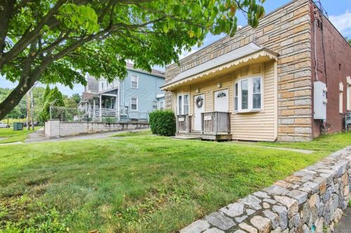 34 Dr Martin Luther King Jr Dr, Norwalk, CT 06854-2706