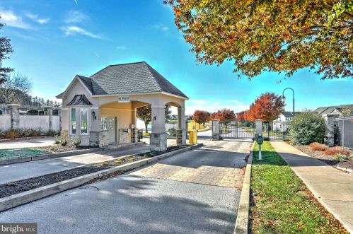 1241 Fieldbrook Cir, York, PA 17403-9019