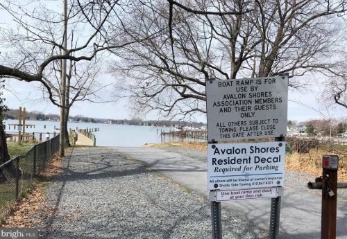 1208 Avalon Blvd, Shady Side MD 20764-9683 exterior