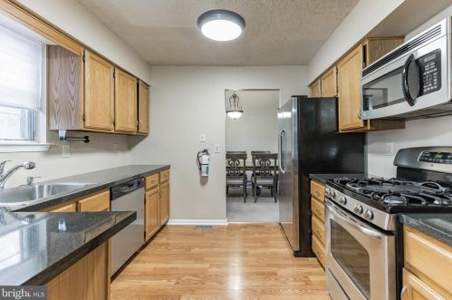 28 Ashland Ave, Erial, NJ 08081-2184