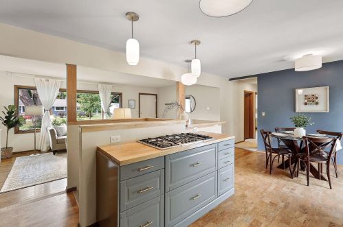 208 Colleen Ave, Saint Paul MN  55126-6252 exterior