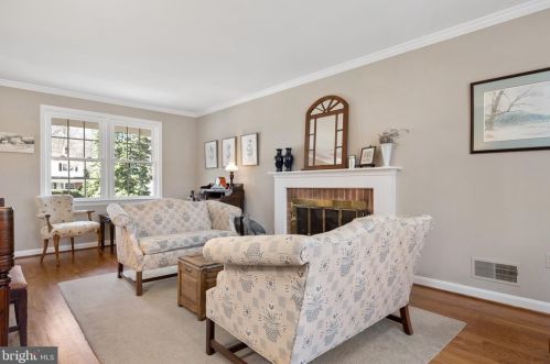 6705 Little Ann Ct, Springfield VA  22152-2629 exterior