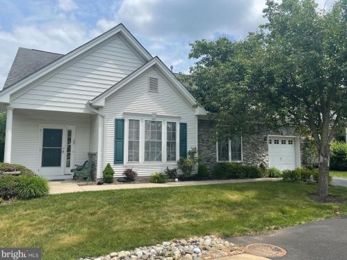 31 Mockingbird Dr, Trenton, NJ 08690-3566