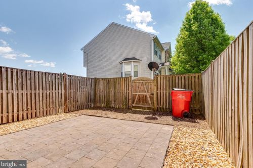 33 Holmes Dr, Charles Town WV 25414-4412 exterior