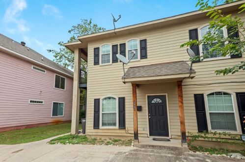 2809 Wayside Ave, Fort Worth TX  76110-2815 exterior