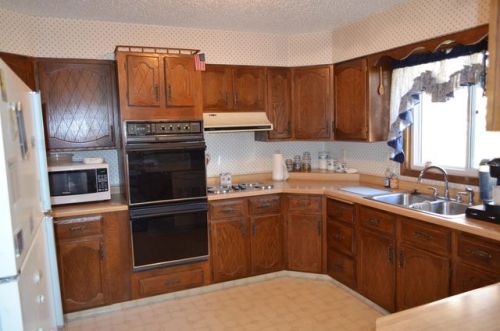 212 9th St, Beulah, ND 58523-6320