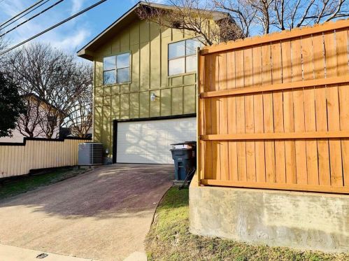 10212 Chesterton Dr, Dallas, TX 75238-2202