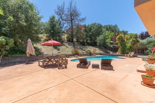 1117 Mountain View Cir, Fairfield CA  94558-5311 exterior