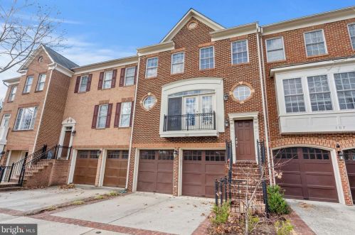105 Herndon Mill Cir, Herndon VA  20170-4483 exterior