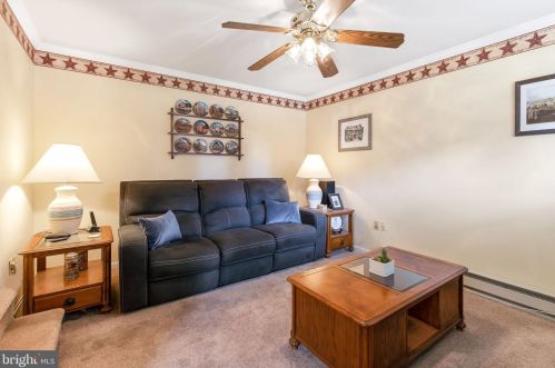 19 Sunset Ave, Ephrata PA  17522-2302 exterior