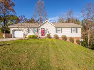 27 Berry Cir, Ringgold, GA 30736-7103