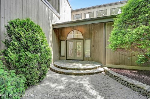 5 White Rock Ter, Holmdel Village, NJ 07733-1645