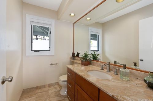 825 Puuikena Dr, Honolulu HI  96821-2564 exterior