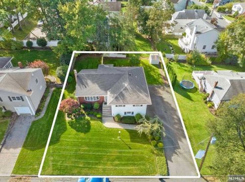 581 Winne Ave, Oradell, NJ 07649-2546