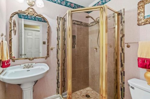 2106 Shari Ln, Garland TX 75043-1459 exterior