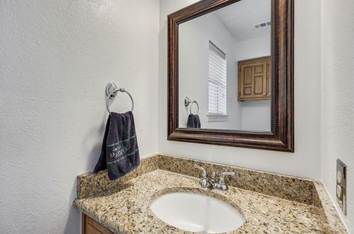 2614 Timberleaf Dr, Carrollton TX 75006-2040 exterior