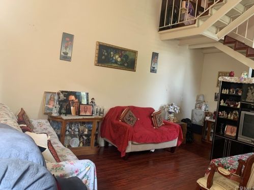 707 Orange Grove Ave, Glendale, CA 91205-1742
