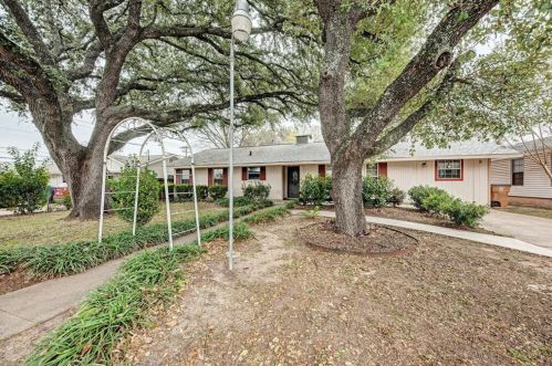 1617 Ashberry Dr, Austin TX  78723-1105 exterior