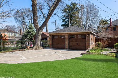5955 Knox Ave, Chicago, IL 60646-5817
