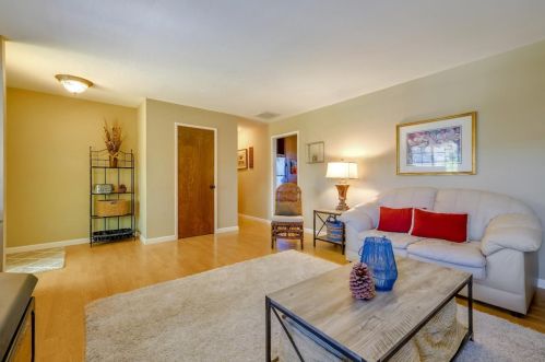 94 Dolores Ave, Watsonville, CA 95076-2827