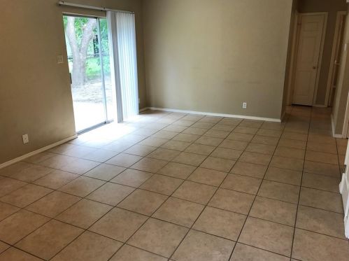 417 Live Oak St, Uhland TX  78640-9310 exterior