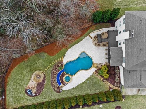 405 Kings Point Dr, Holly Springs, GA 30115-5210
