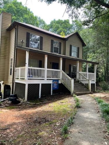 3734 Lochview Dr, Loganville, GA 30052-3907