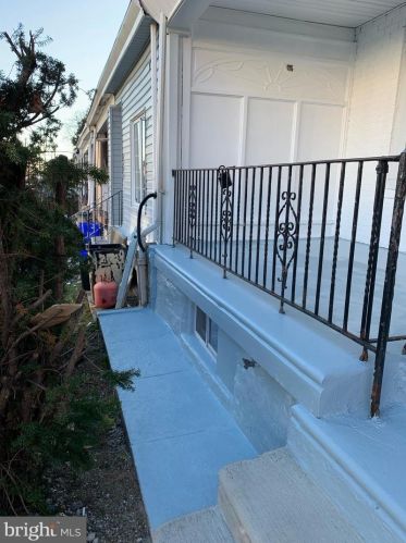 5452 Marvine St, Philadelphia, PA 19141-3010