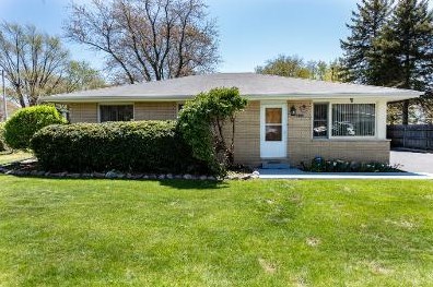 3615 Woodlawn Ave, Gurnee, IL 60031-2935
