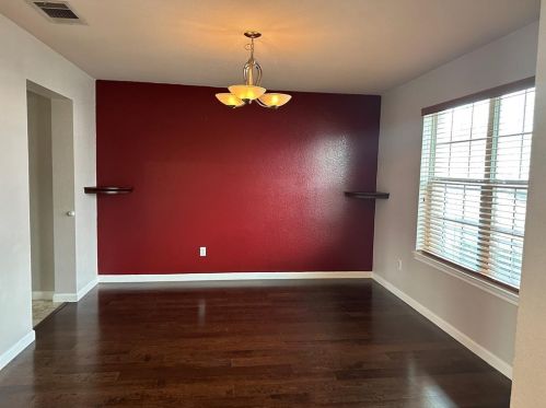 136 Indian Paintbrush Dr, Uhland TX  78640-5208 exterior