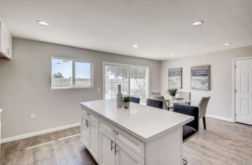 290 Gannet Dr, Vista CA  92083-3011 exterior