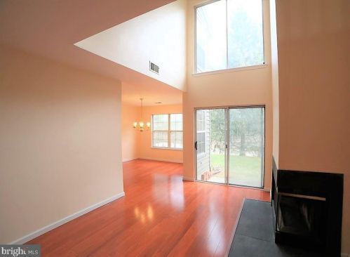 34 Chicopee Dr, Princeton NJ  08540-1826 exterior