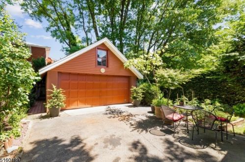 39 Wilfred St, Town Center, NJ 07052-5809