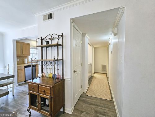 83 Montre Sq, Atlanta GA  30327-4046 exterior