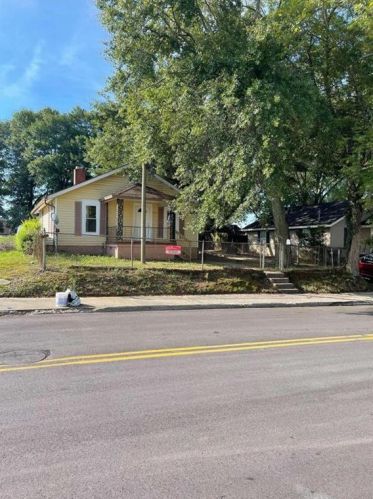 613 Davis St, Gainesville, GA 30501-6703