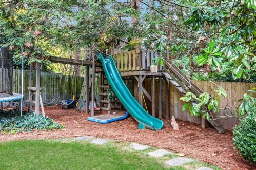 2488 Dellwood Dr, Atlanta GA  30305-4076 exterior