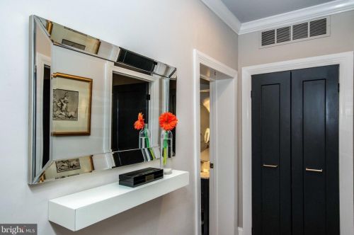 312 Juniper St, Philadelphia PA  19107-5818 exterior