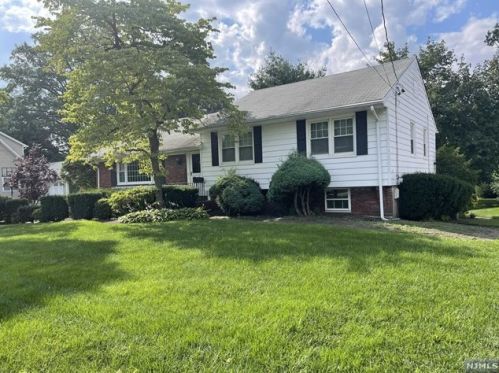 309 Harristown Rd, Ridgewood, NJ 07452-2807