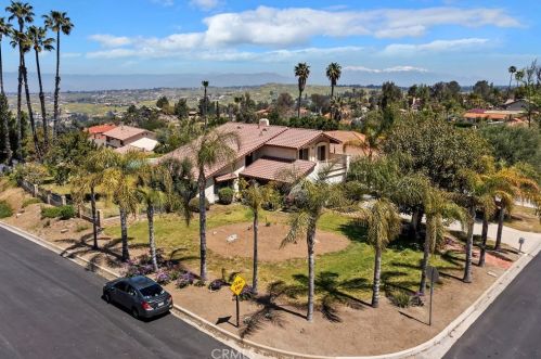 16350 Rancho Escondido Dr, Riverside CA  92506-5816 exterior