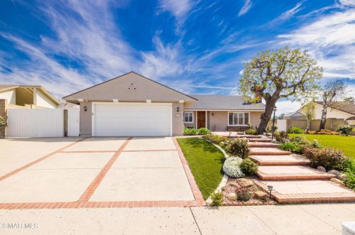 676 Weaver St, Simi Valley, CA 93065-4315