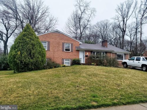 7624 Long Pine Dr, Springfield VA  22151-2823 exterior