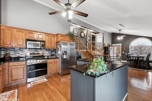276 Partridge Run Dr, Braidwood, IL 60408-2304