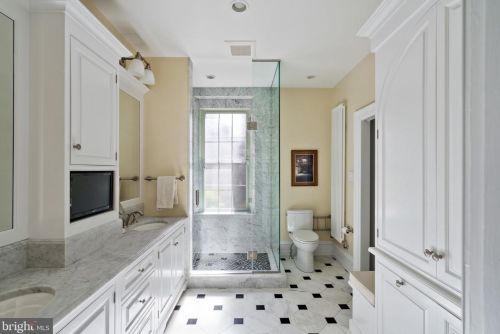 1812 Delancey Pl, Philadelphia PA  19103-6612 exterior